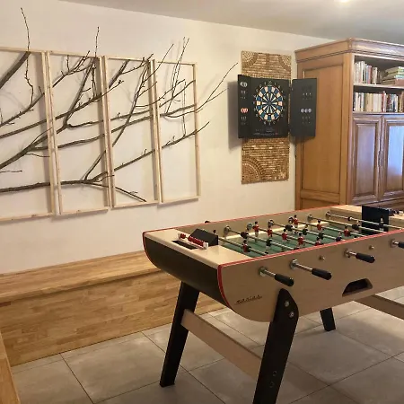 Le Au Bord De La Foret *