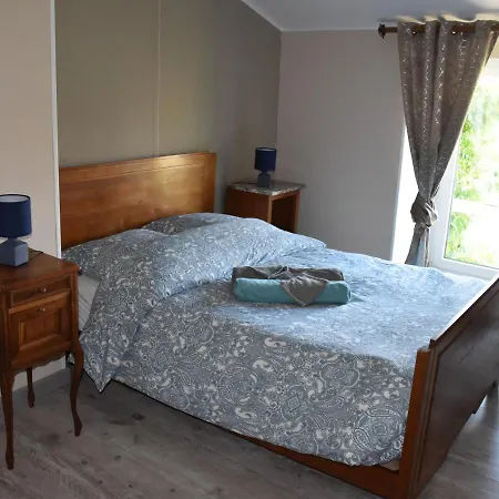 Le Au Bord De La Foret *