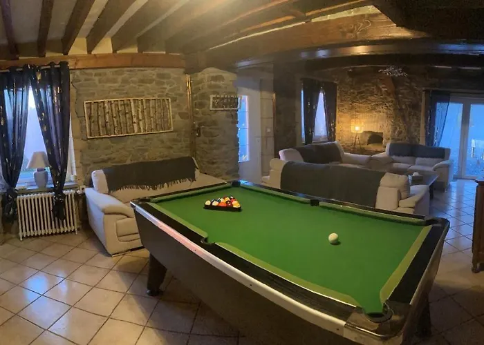 Le Au Bord De La Foret *