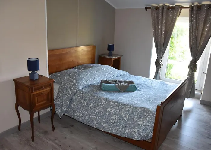 Le Au Bord De La Foret *